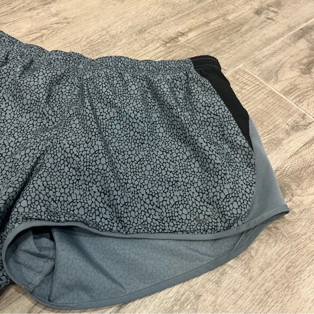 Nike Women’s Gray Black‎ Abstract Dots Dri-Fit Lined Running Shorts Size Medium